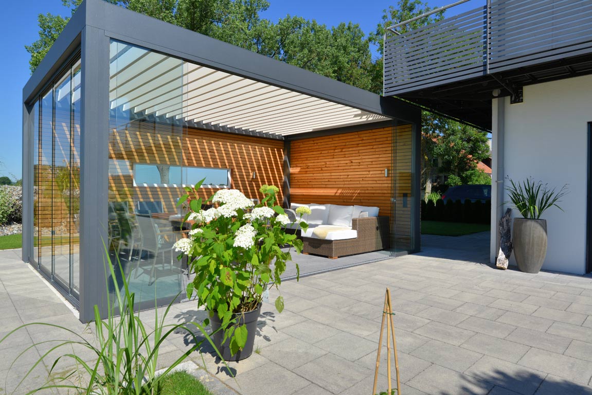 Read more about the article Wie viel kostet eine Terrassenüberdachung und die Erweiterung zum Kaltwintergarten?